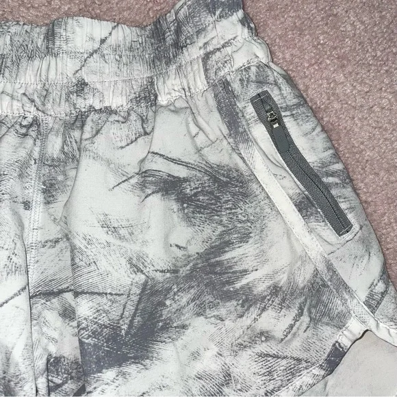 Lululemon shorts - Picture 4 of 8